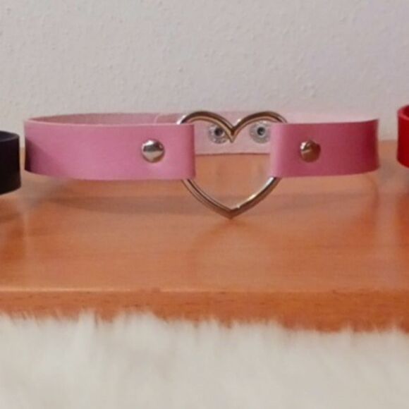 PINK Leather Heart Shaped Choker Necklace - Picture 13 of 15